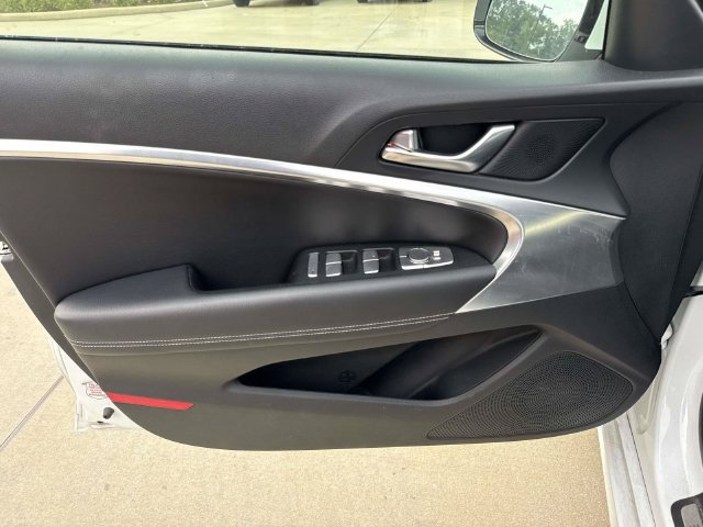 Used 2025 Genesis G70 2.5T RWD image 22