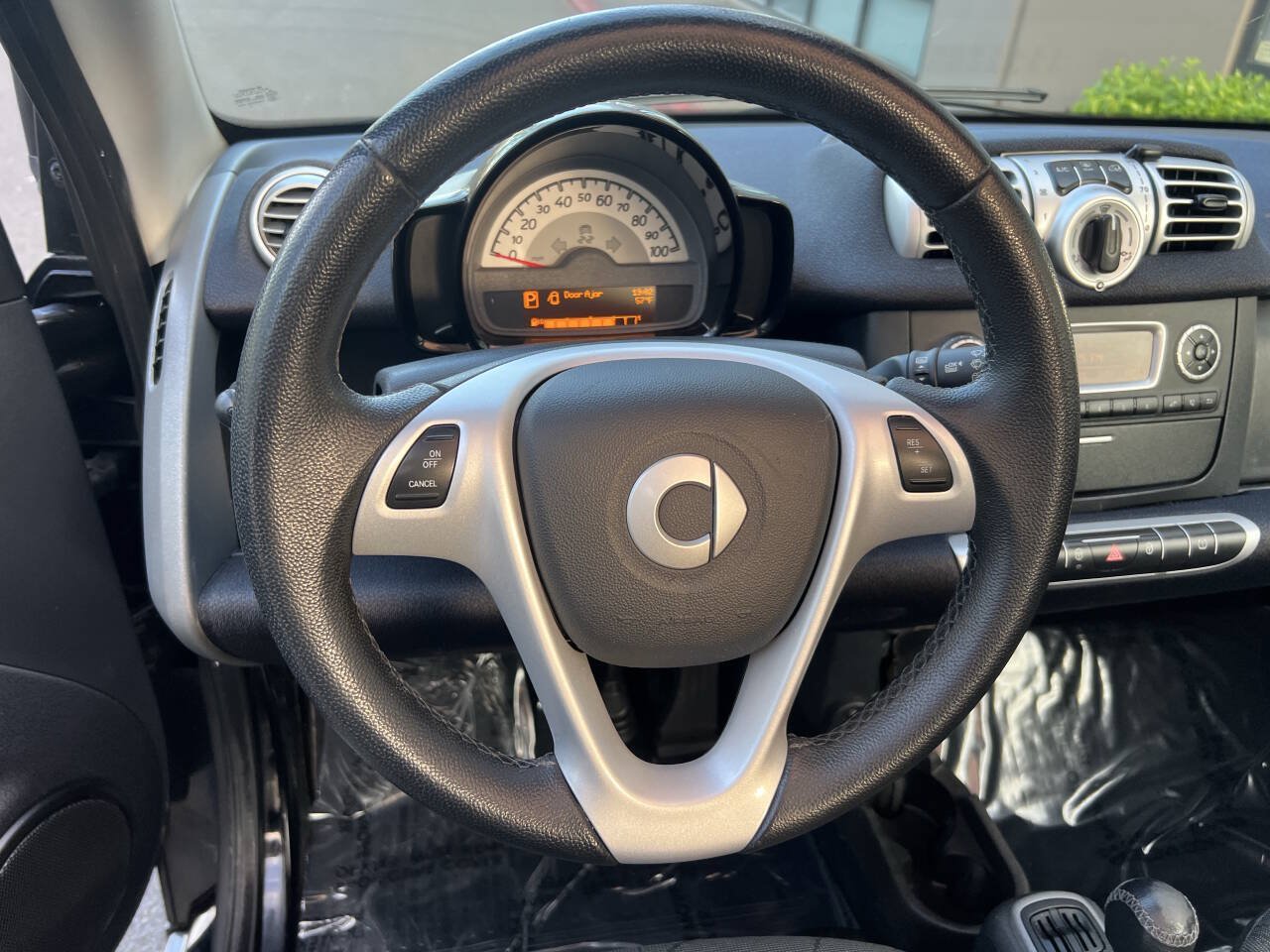 Used 2014 smart fortwo passion RWD image 14
