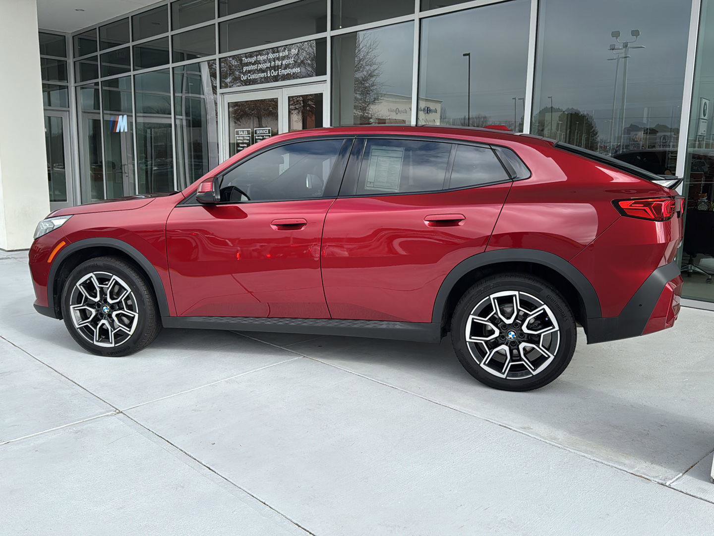 Used 2025 BMW X2 xDrive28i w/ Convenience Package image 3