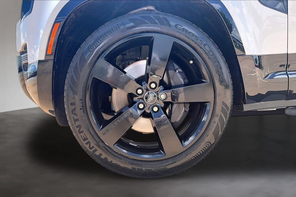 Certified 2025 Land Rover Defender 130 X-Dynamic SE AWD/4WD image 8
