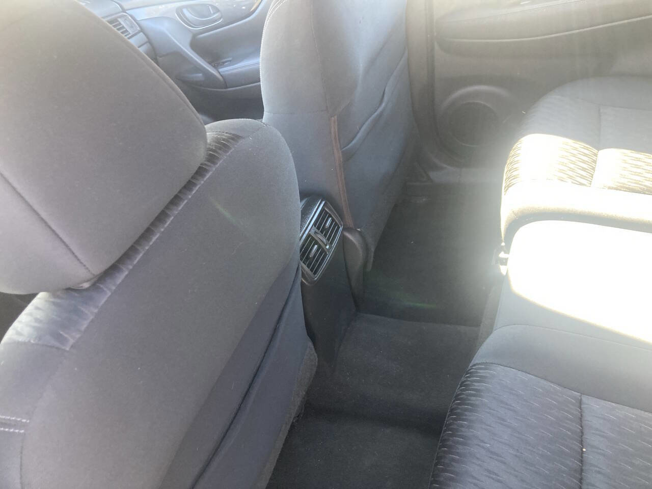 Used 2019 Nissan Rogue S image 8