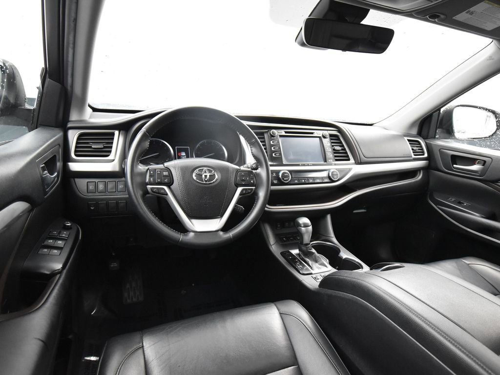 Used 2019 Toyota Highlander XLE image 11