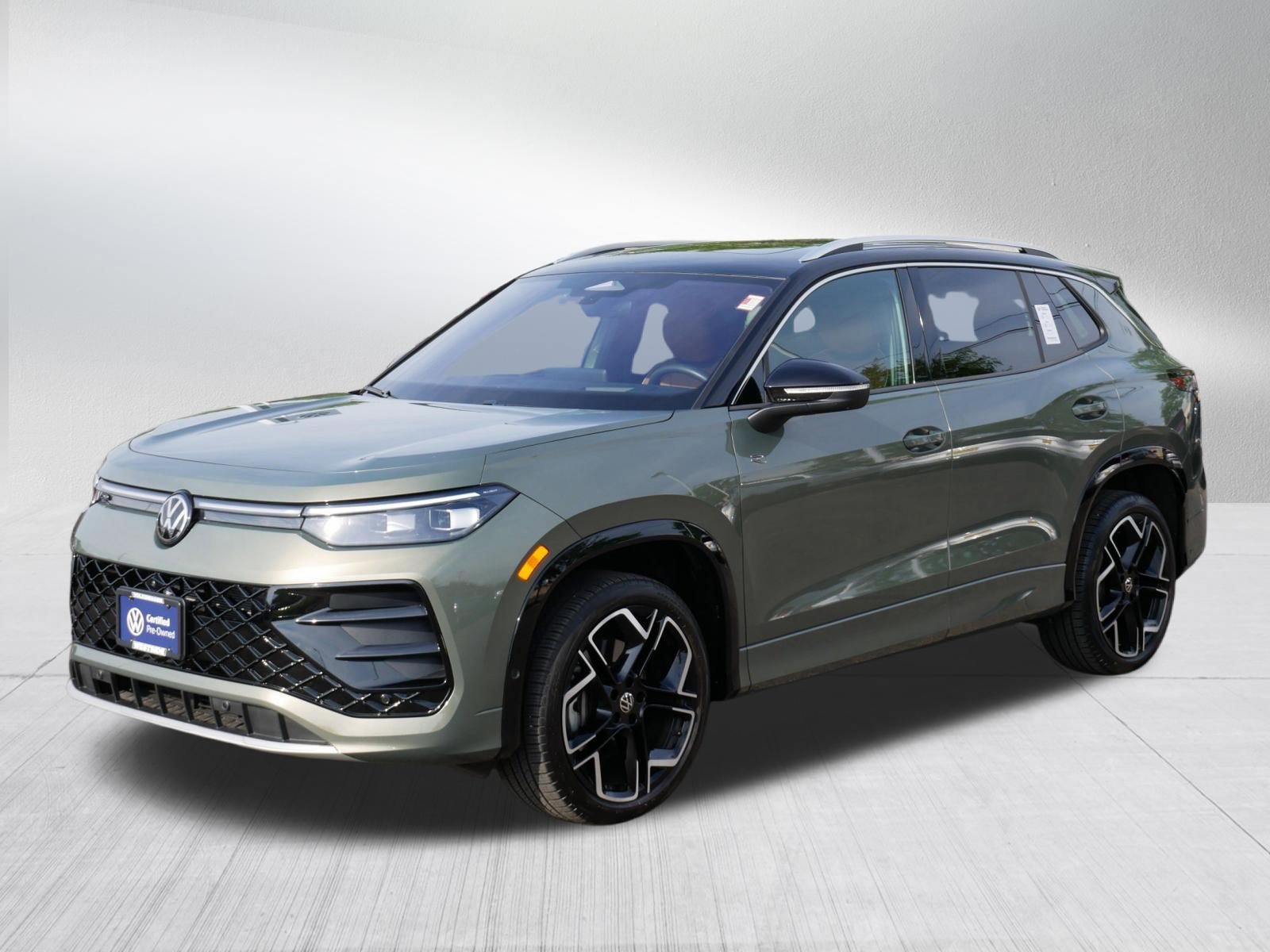Certified 2025 Volkswagen Tiguan SEL R-Line AWD/4WD image 3