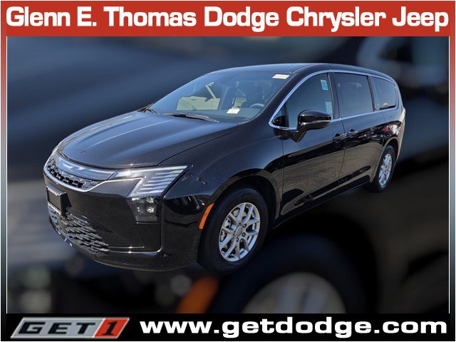New 2027 Chrysler Pacifica Select FWD image 3