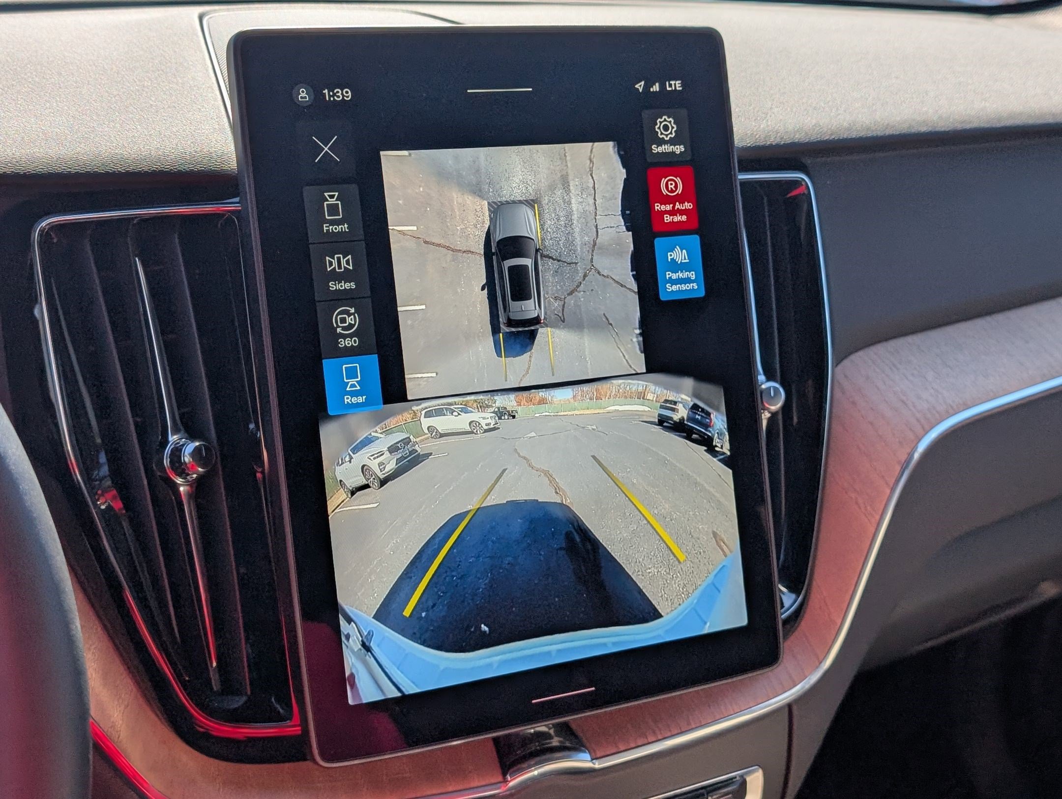 New 2026 Volvo XC60 B5 Plus w/ Protection Package Premier image 23