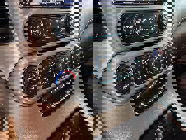 Used 2017 GMC Yukon SLE image 40