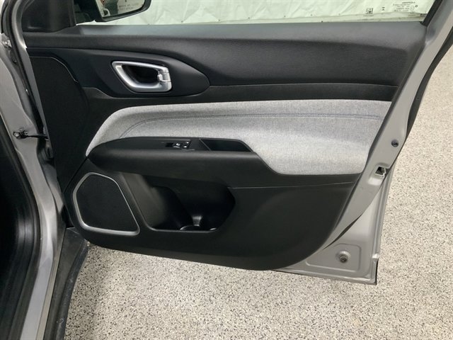 Used 2023 Jeep Compass Latitude image 18