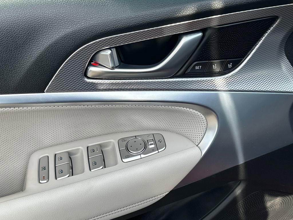 Used 2023 Genesis G70 3.3T AWD/4WD image 16