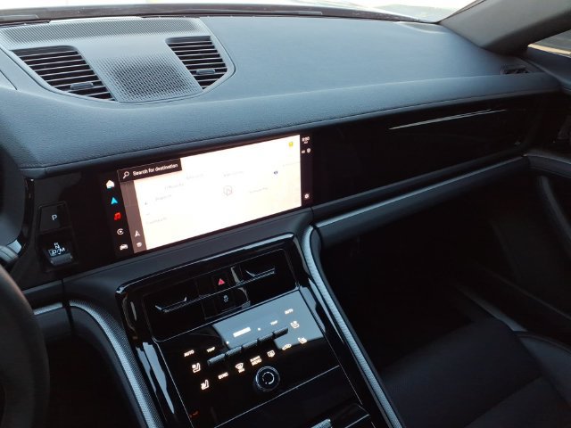 Used 2025 Porsche Panamera image 5