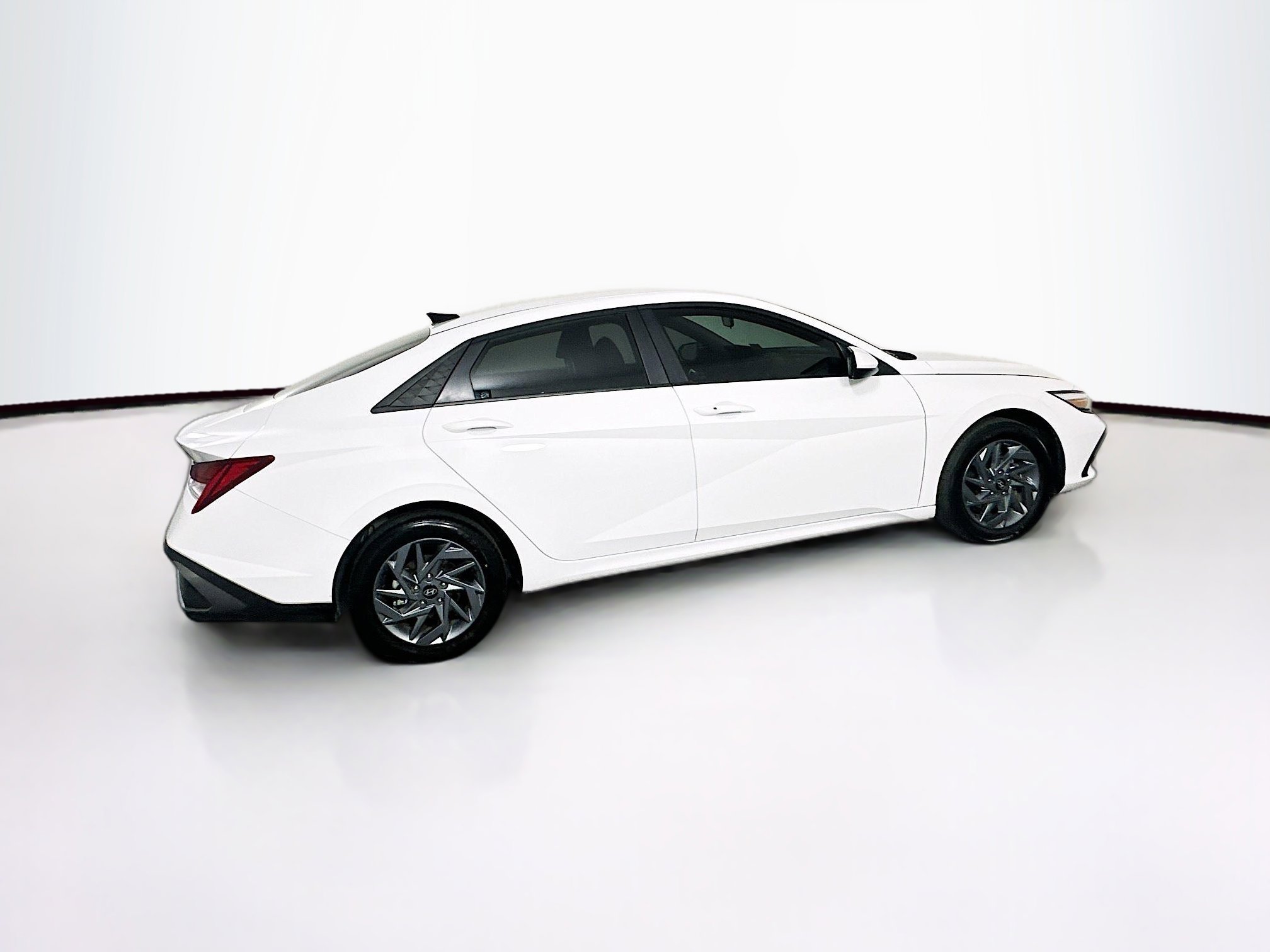 Used 2025 Hyundai Elantra Blue image 10