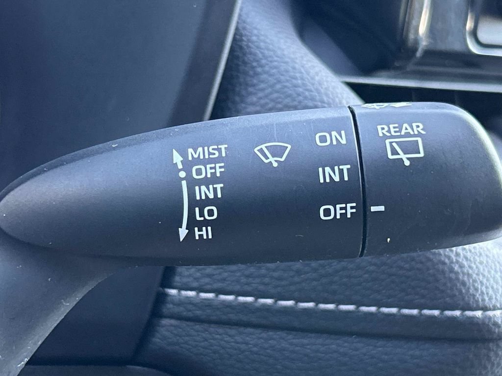 Used 2021 Toyota RAV4 LE AWD/4WD image 29