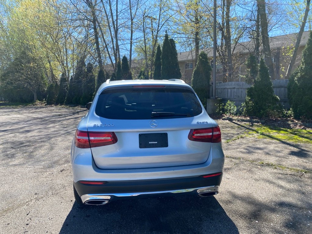 Used 2017 Mercedes-Benz GLC 300 4MATIC image 4