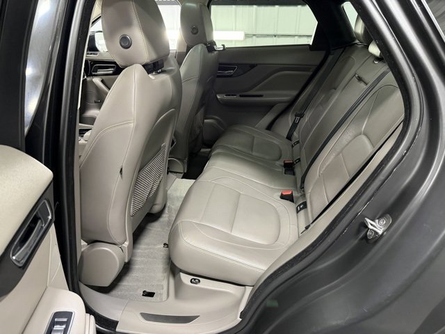 Used 2020 Jaguar F-PACE R-Sport image 11