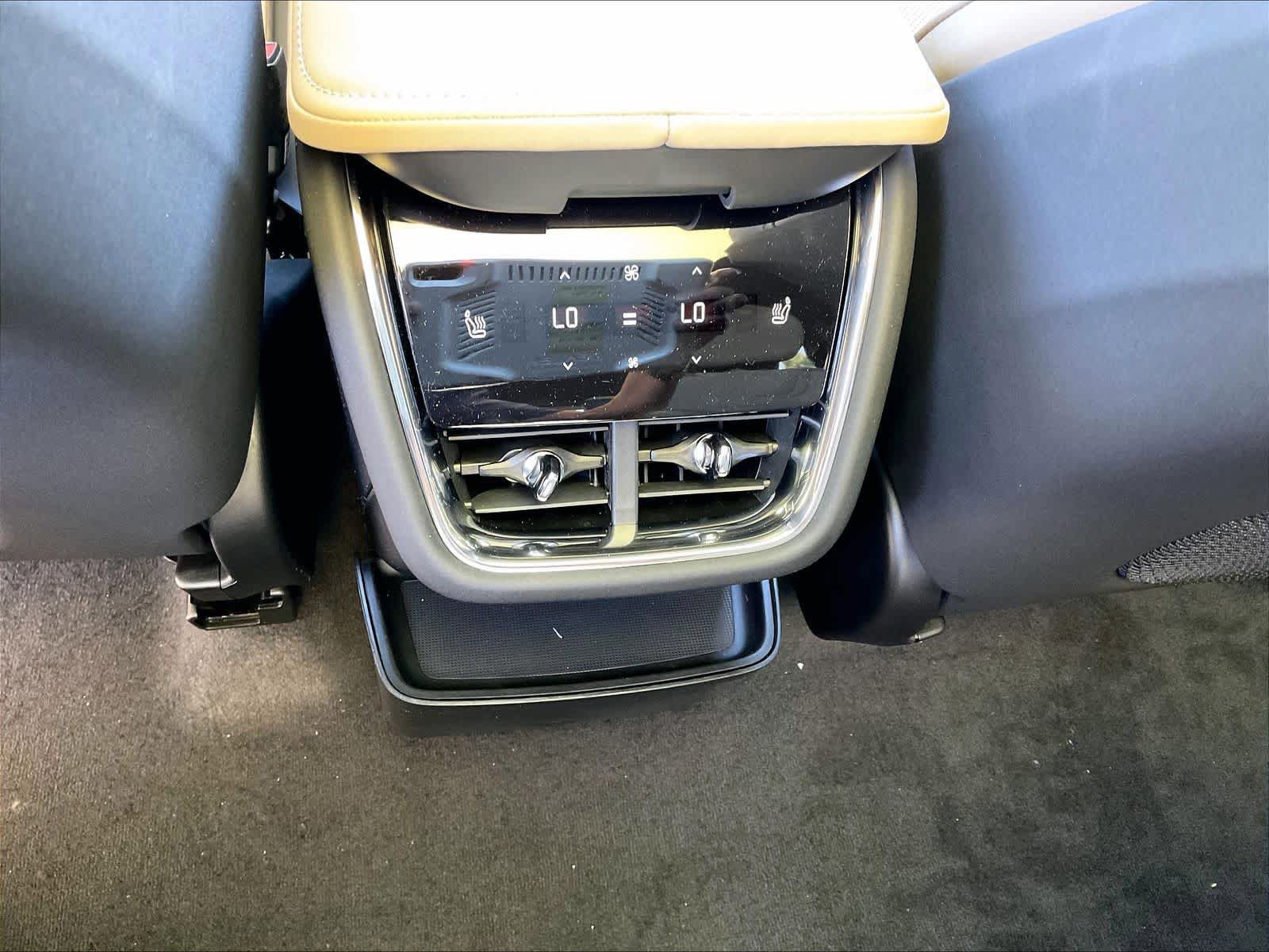 New 2026 Volvo EX90 Plus AWD/4WD image 16