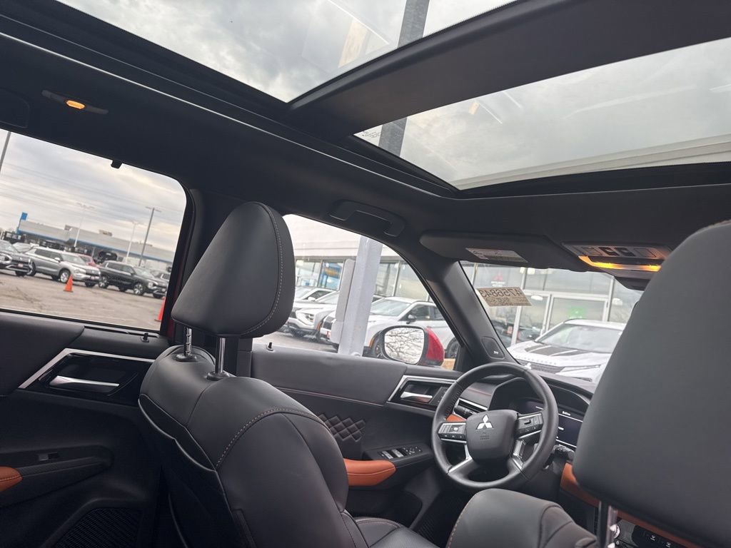 Used 2024 Mitsubishi Outlander SEL image 11