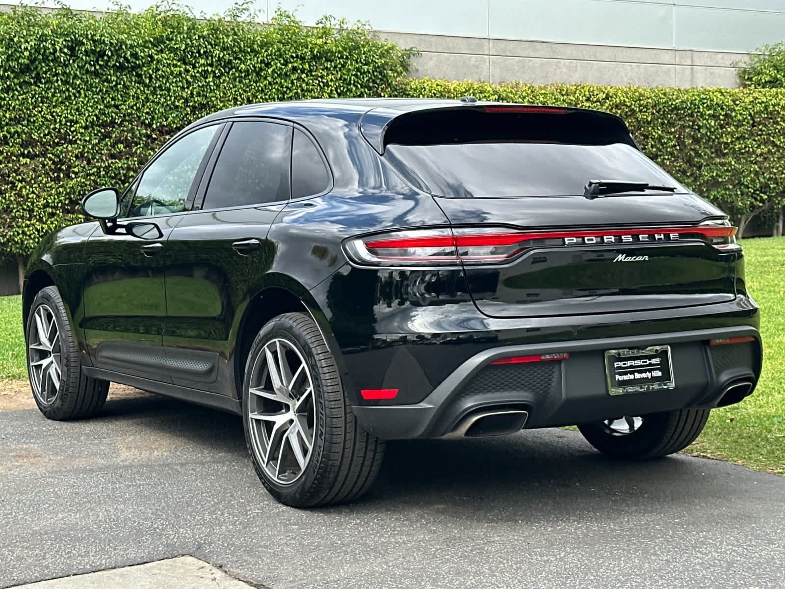 Used 2026 Porsche Macan AWD/4WD image 3
