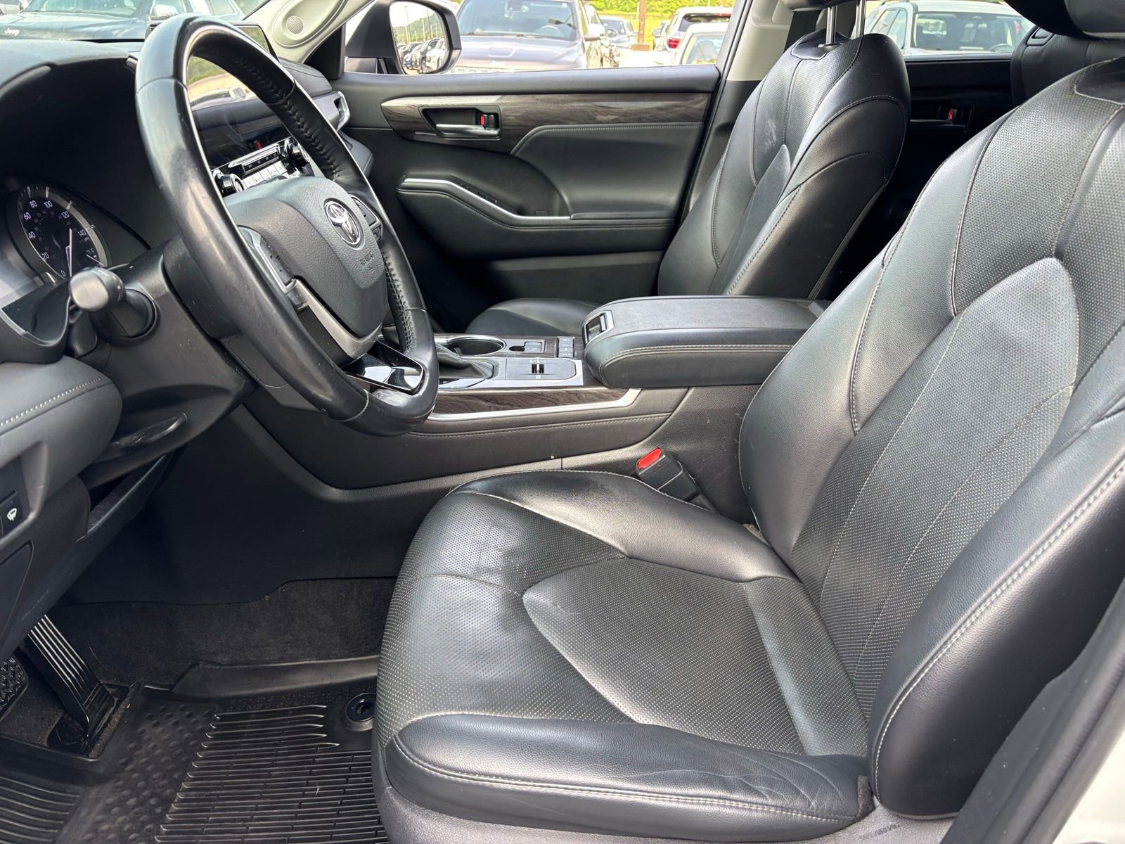 Used 2022 Toyota Highlander Limited FWD image 13