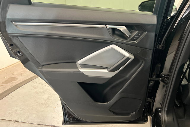 Used 2025 Audi Q3 2.0T Premium image 18