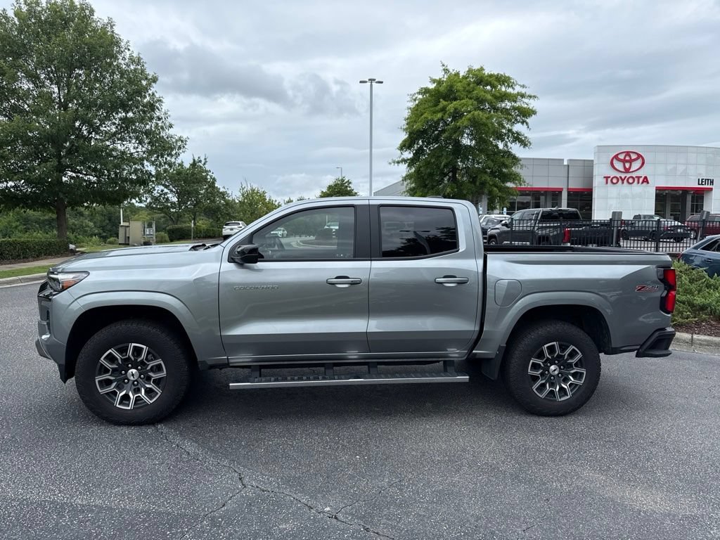 Used 2024 Chevrolet Colorado Z71 w/ Z71 Convenience Package 2 AWD/4WD image 3