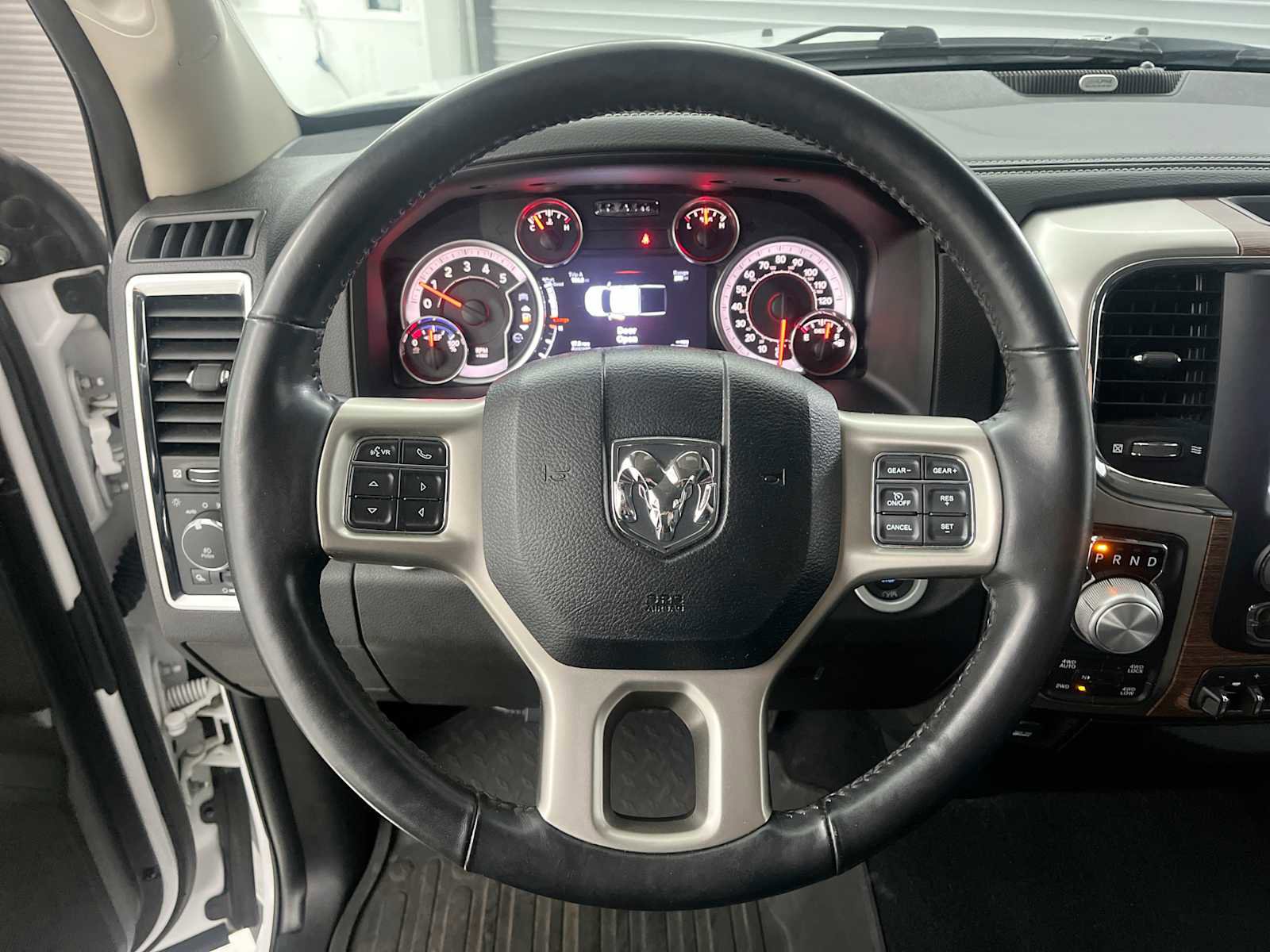 Used 2018 RAM 1500 Laramie w/ Convenience Group AWD/4WD image 17