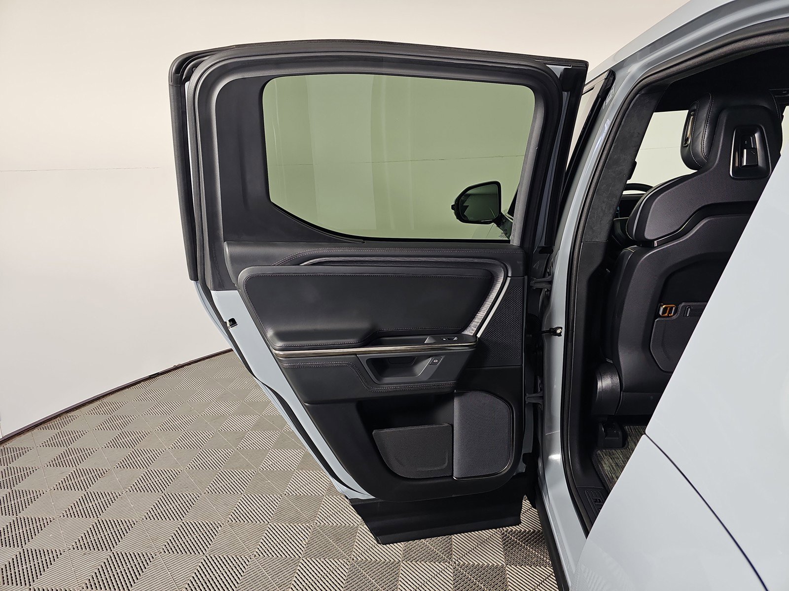 Used 2025 Rivian R1T Adventure image 17