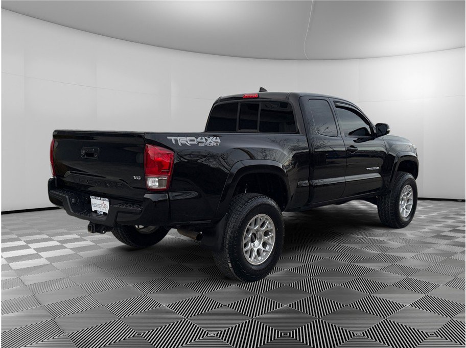 Used 2016 Toyota Tacoma TRD Sport w/ Towing Package AWD/4WD image 6