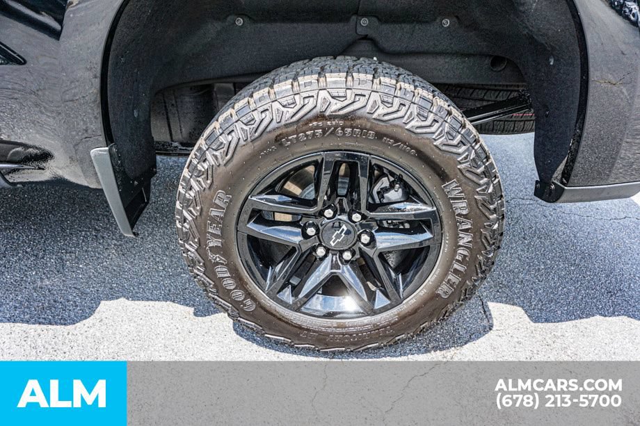 Used 2024 Chevrolet Silverado 1500 Custom Trail Boss w/ Dark Appearance Package AWD/4WD image 16