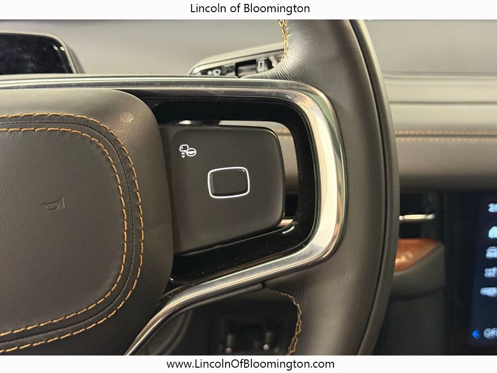 Used 2025 Lincoln Navigator Black Label AWD/4WD image 37