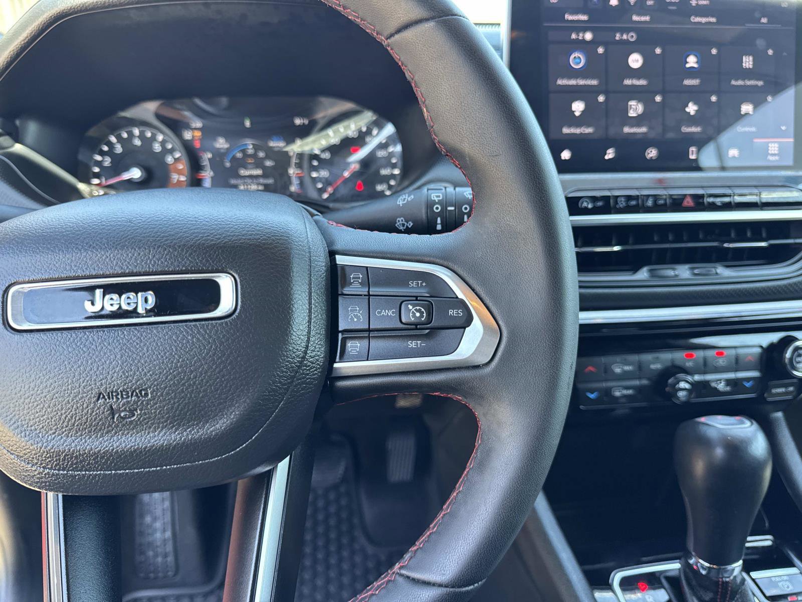 Used 2025 Jeep Compass Trailhawk AWD/4WD image 23