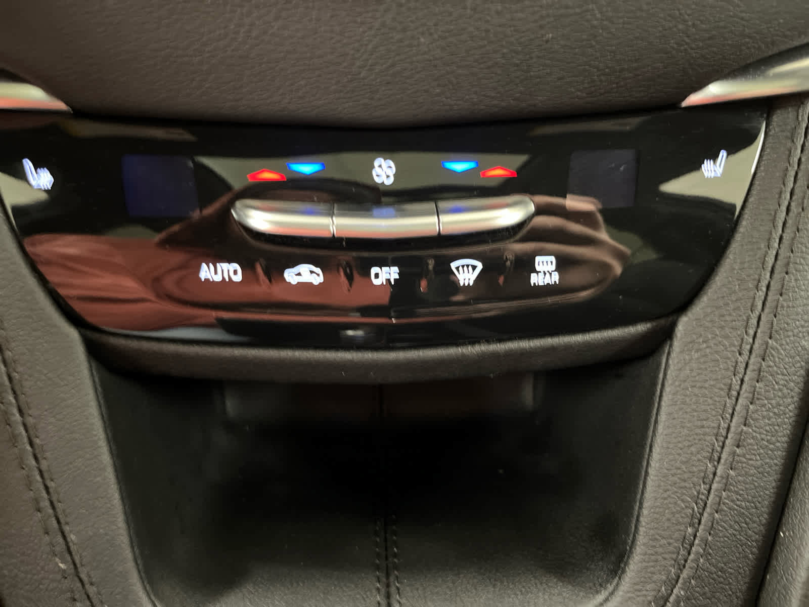 Used 2024 Cadillac XT6 Luxury w/ LPO, Floor Liner Package image 36