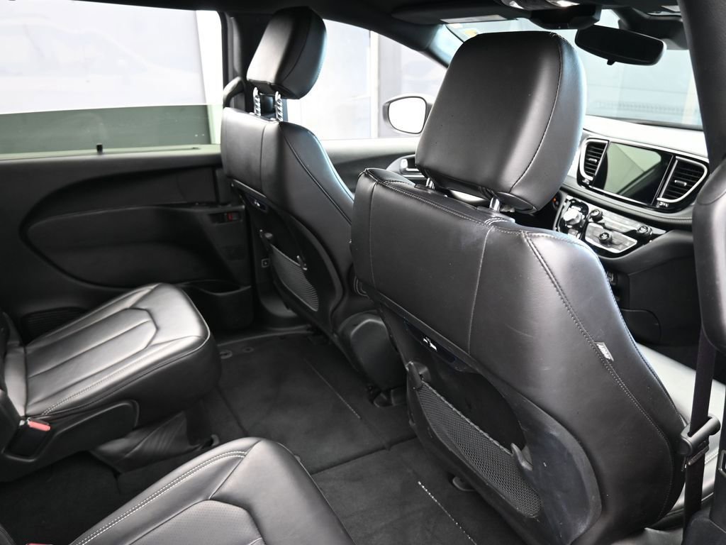 Used 2023 Chrysler Pacifica Touring-L w/ S Appearance Package image 45