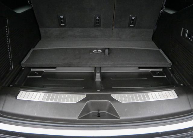 Used 2023 Chevrolet Suburban High Country image 33