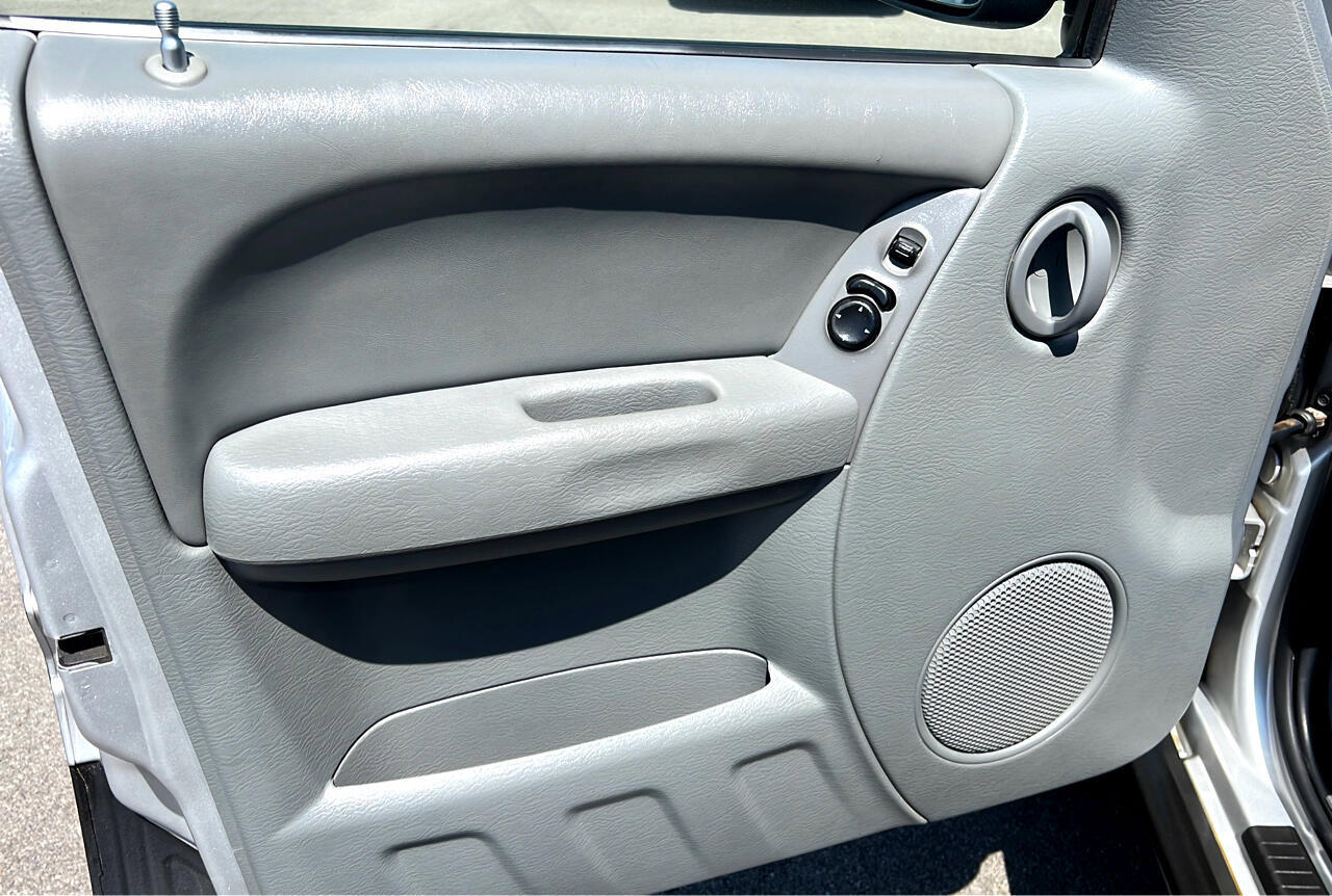 Used 2005 Jeep Liberty Renegade image 9