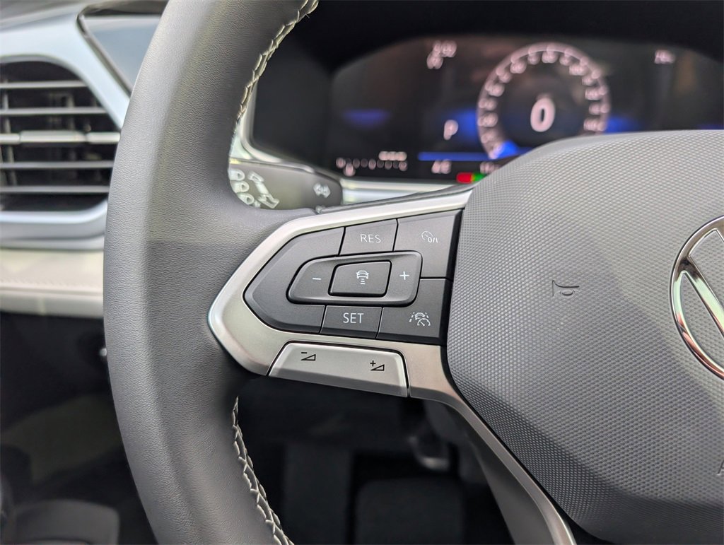 New 2026 Volkswagen Taos SE image 16