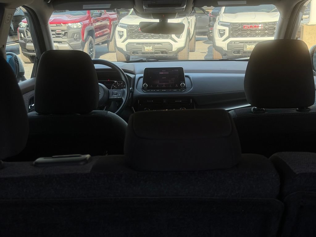 Used 2023 Nissan Rogue SV FWD image 9