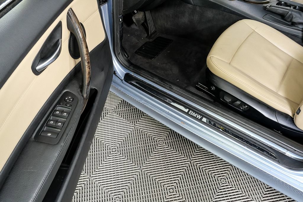 Used 2011 BMW 128i Convertible image 7