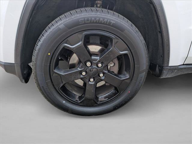 Used 2019 Jeep Grand Cherokee Laredo AWD/4WD image 24