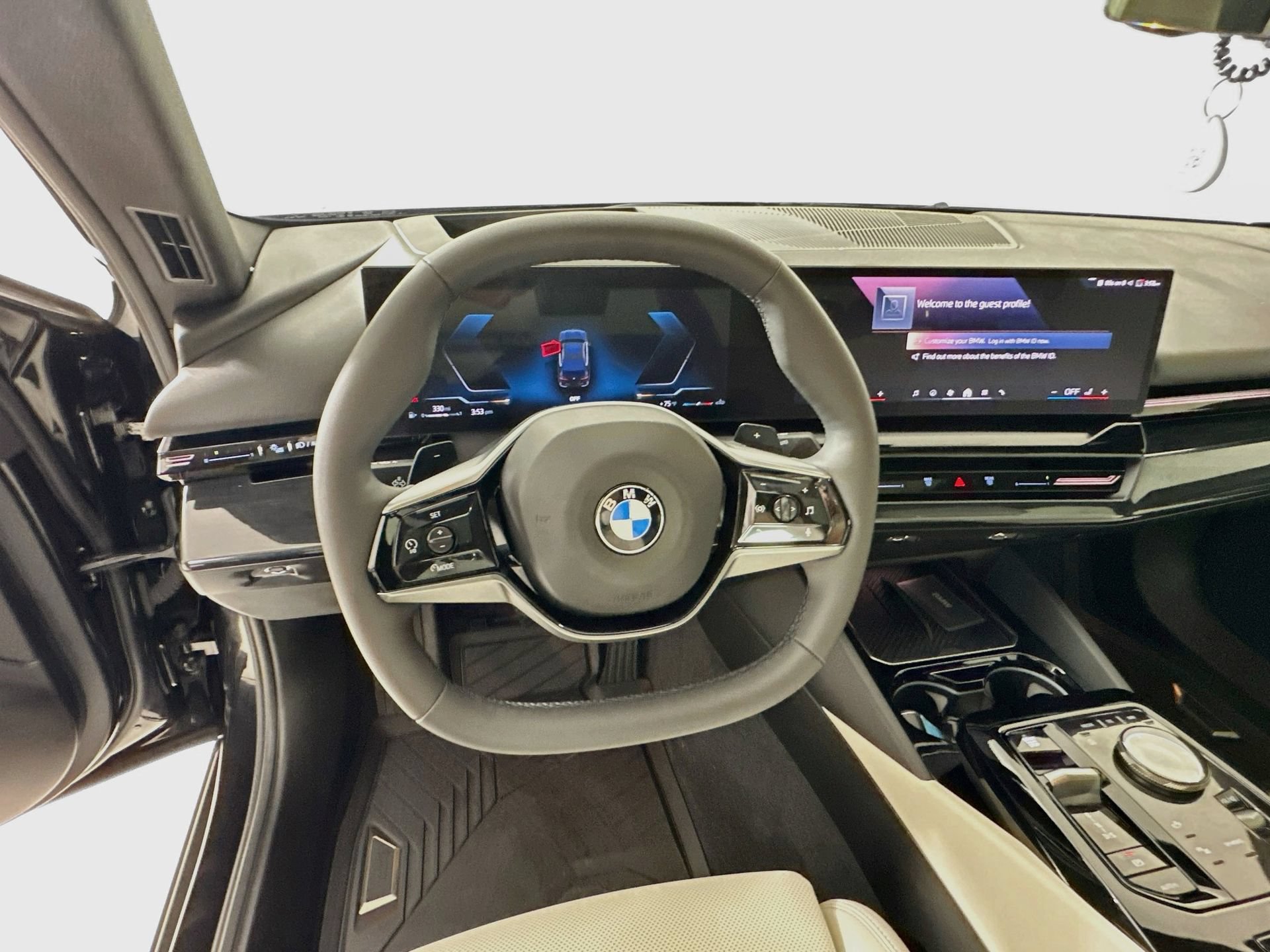 Used 2025 BMW 530i w/ Premium Package RWD image 12