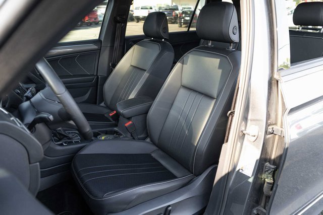 Used 2024 Volkswagen Tiguan SE R-Line image 12