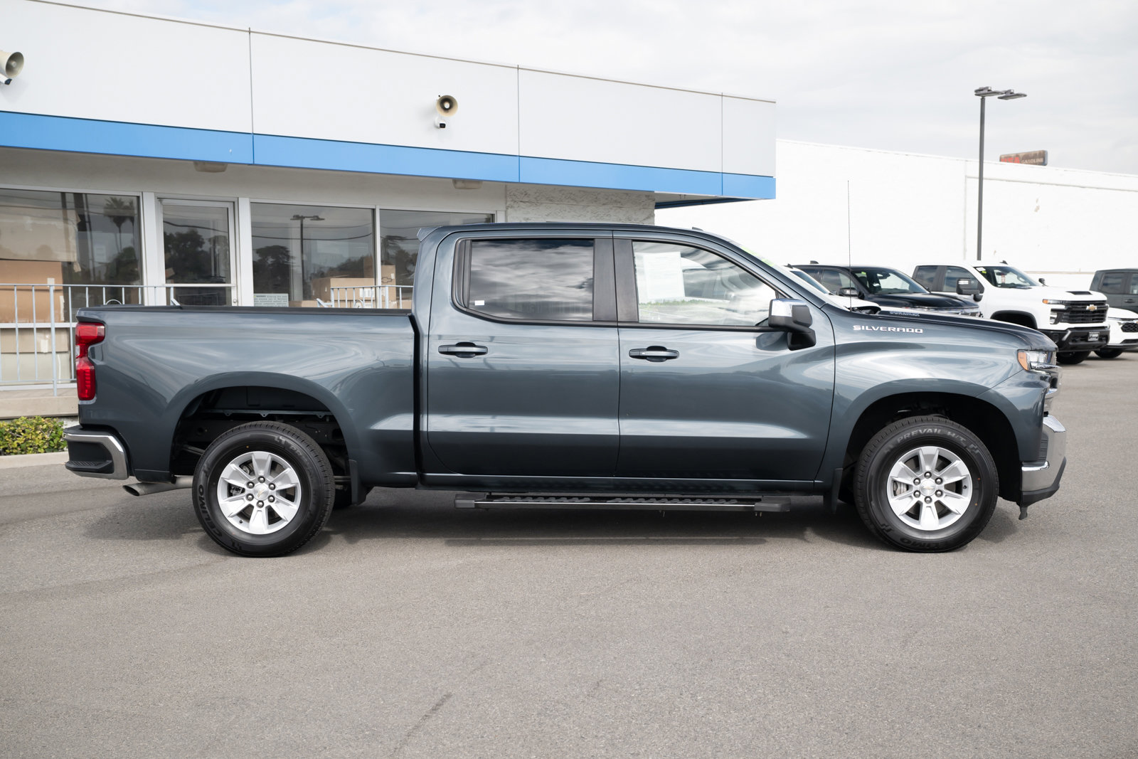 Used 2021 Chevrolet Silverado 1500 LT image 3