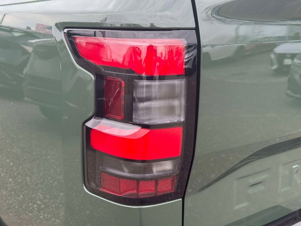 Used 2025 Nissan Frontier SV w/ SV Convenience Package RWD image 10