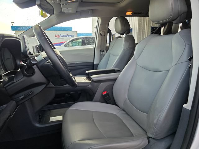 Used 2021 Toyota Sienna XLE w/ XLE Plus Package FWD image 13