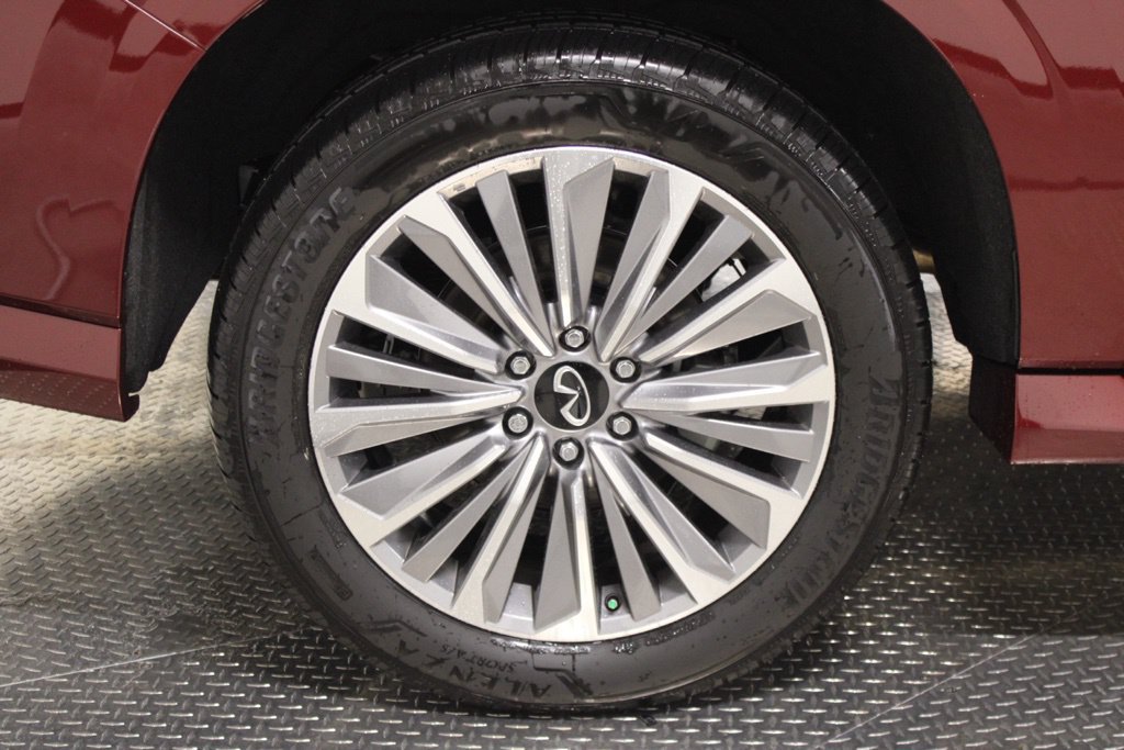 Certified 2025 INFINITI QX80 Sensory AWD/4WD image 17