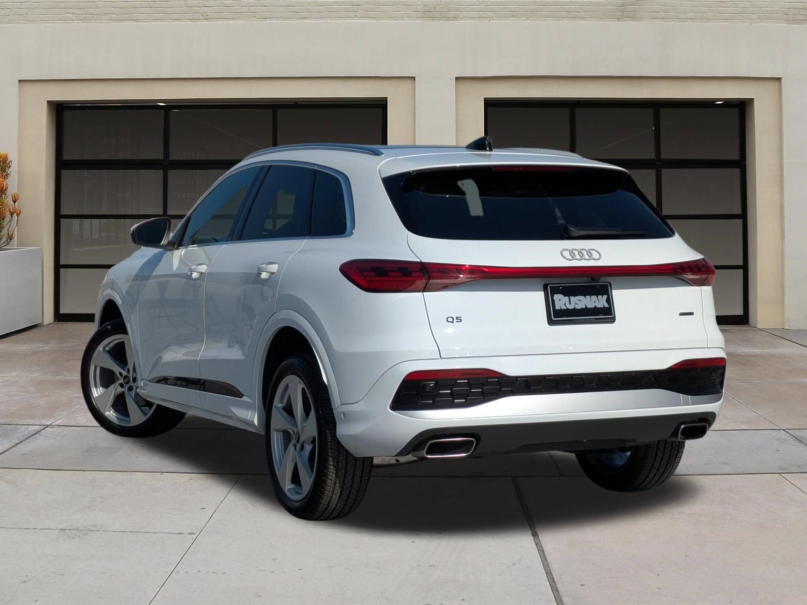 Used 2025 Audi Q5 Premium Plus w/ Premium Plus AWD/4WD image 2