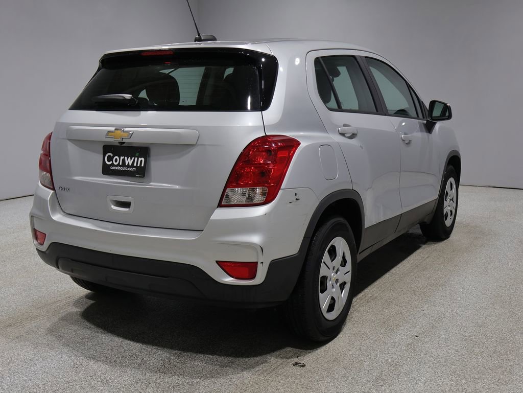 Used 2018 Chevrolet Trax LS image 2
