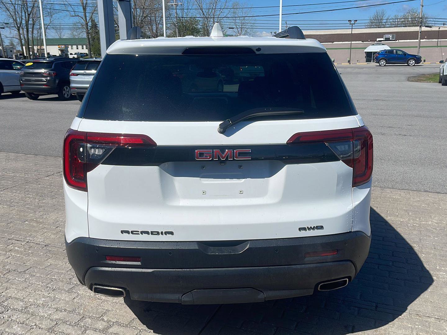 Used 2023 GMC Acadia SLE w/ Driver Convenience Package AWD/4WD image 5