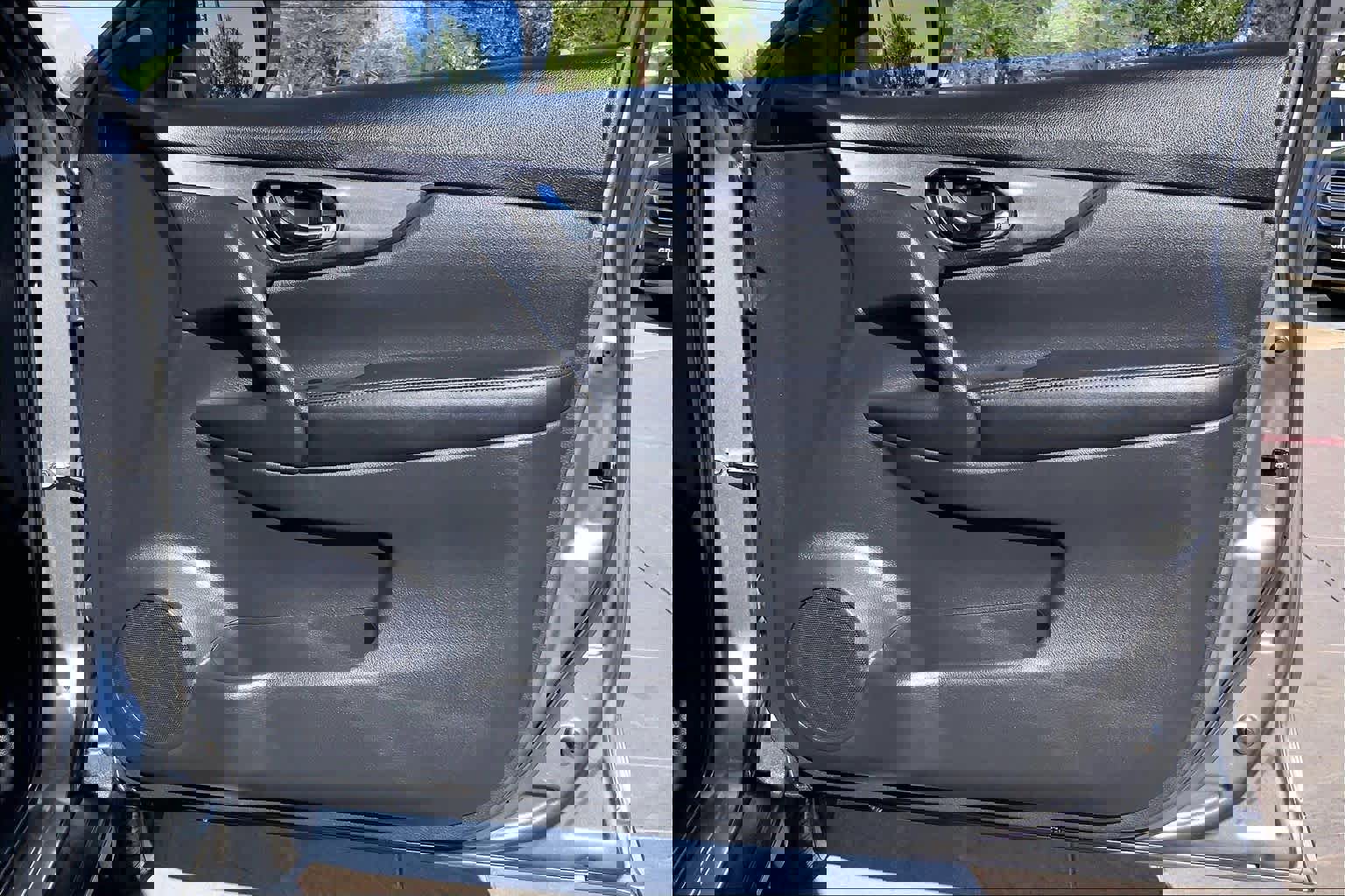 Used 2018 Nissan Rogue SV image 23