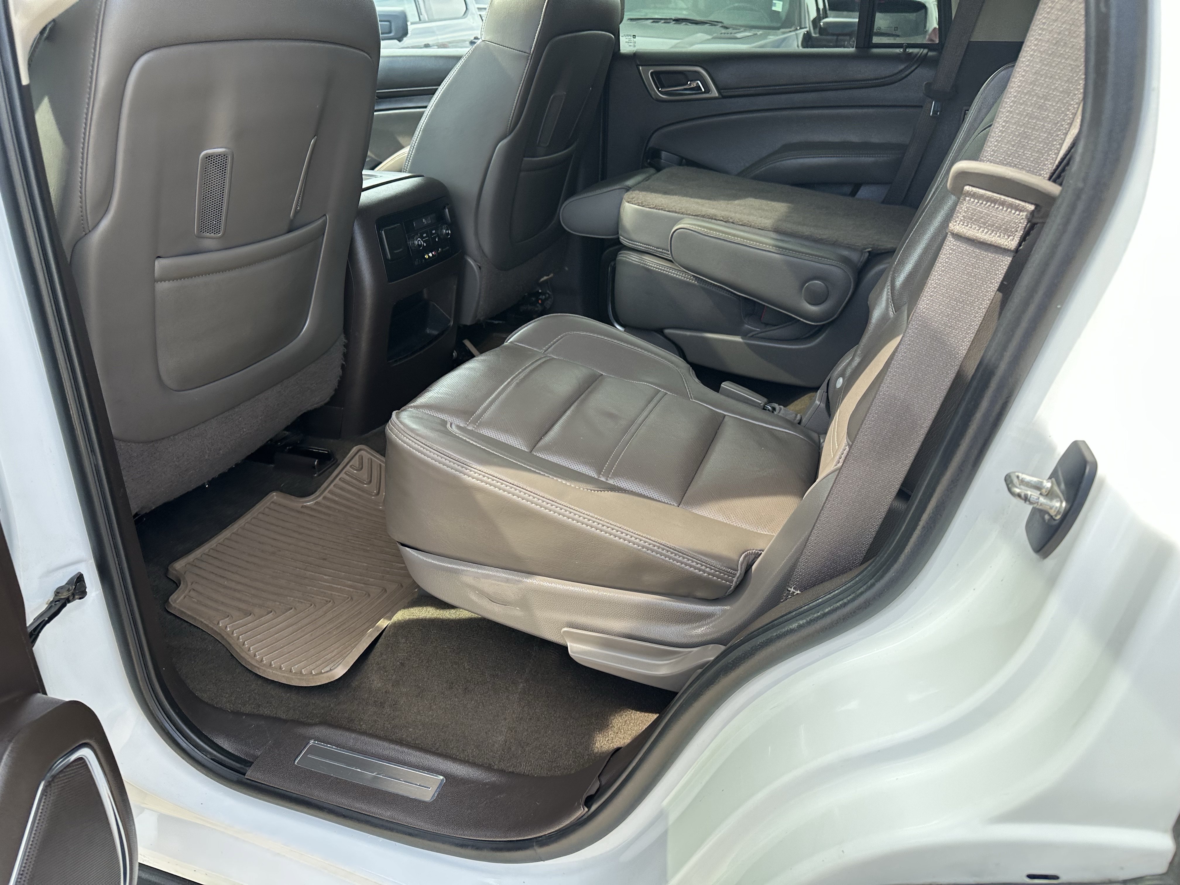 Used 2015 GMC Yukon Denali w/ Open Road Package AWD/4WD image 16