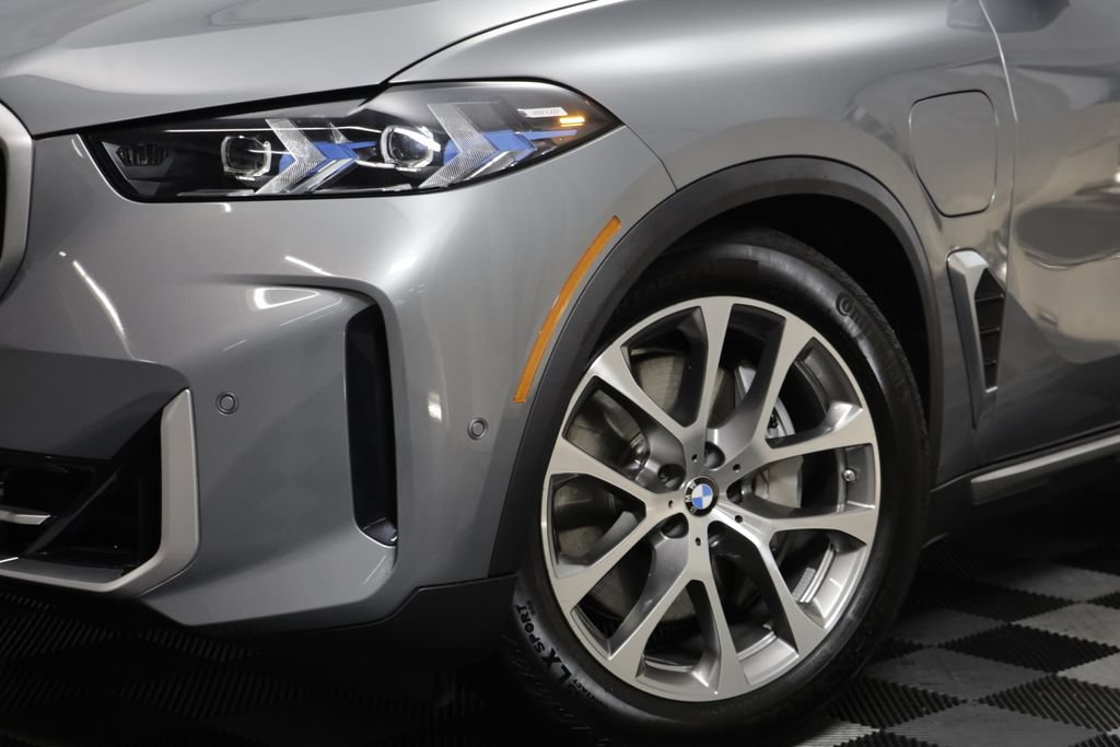 Certified 2026 BMW X5 xDrive50e w/ Climate Comfort Package AWD/4WD image 3