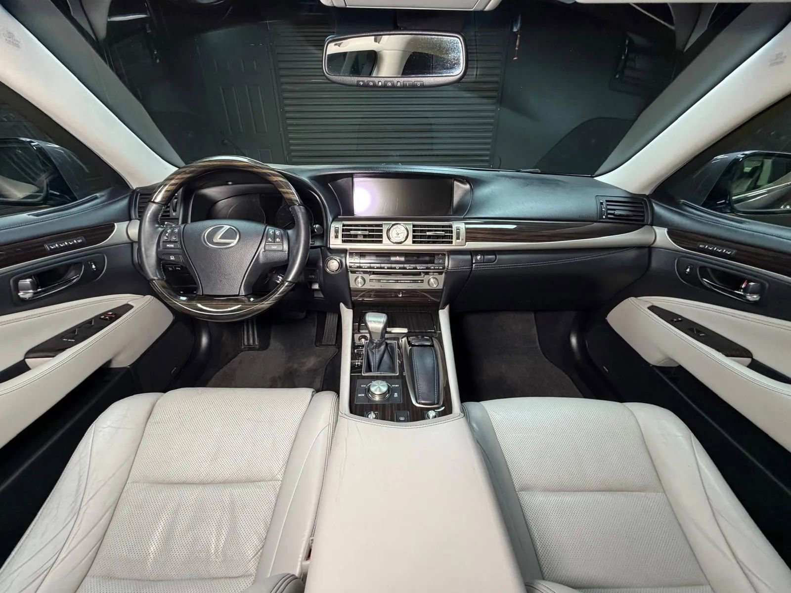 Used 2013 Lexus LS 460 AWD w/ Comfort Pkg image 14